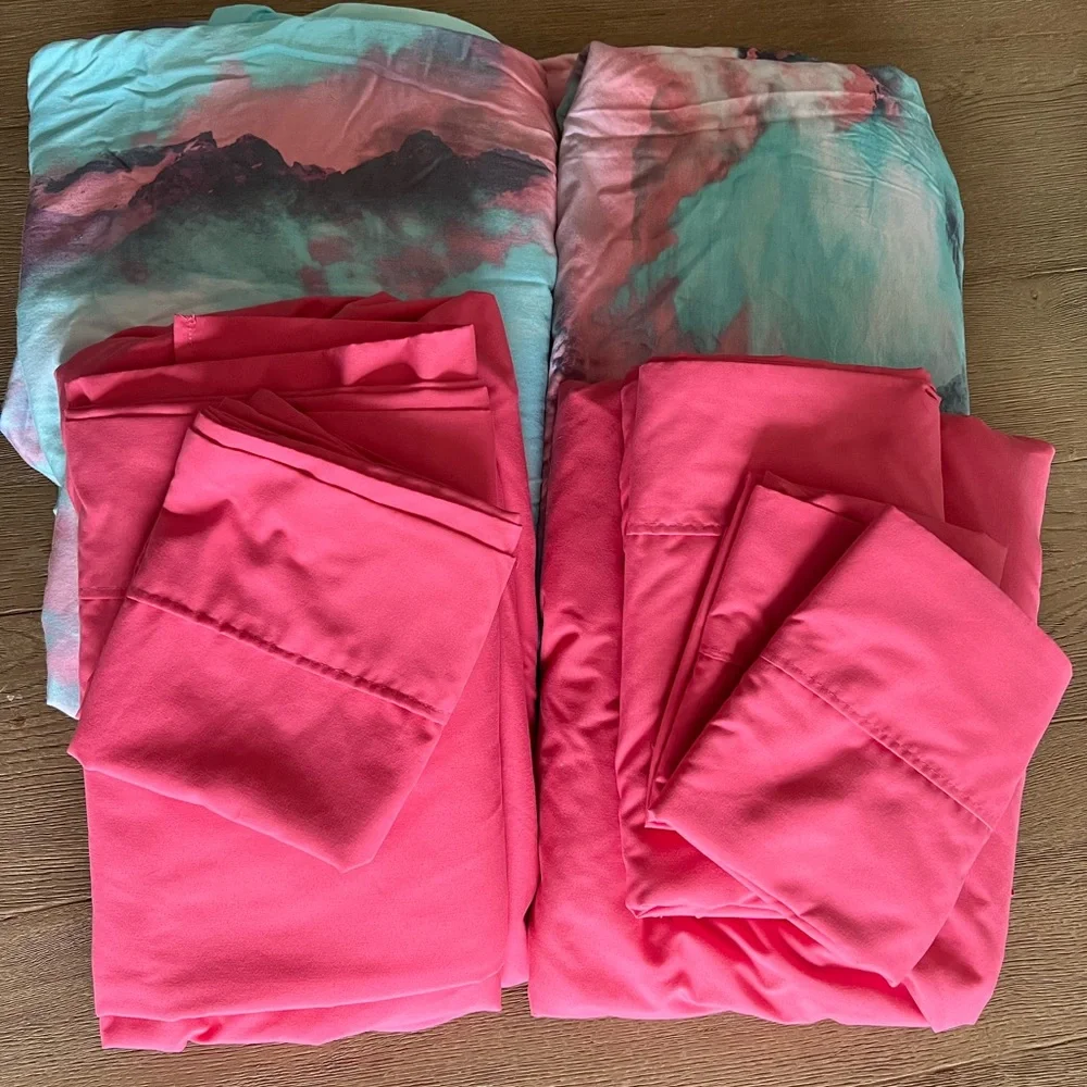 Ivivva Turquoise and Pink Cloud Print Duvet Cover